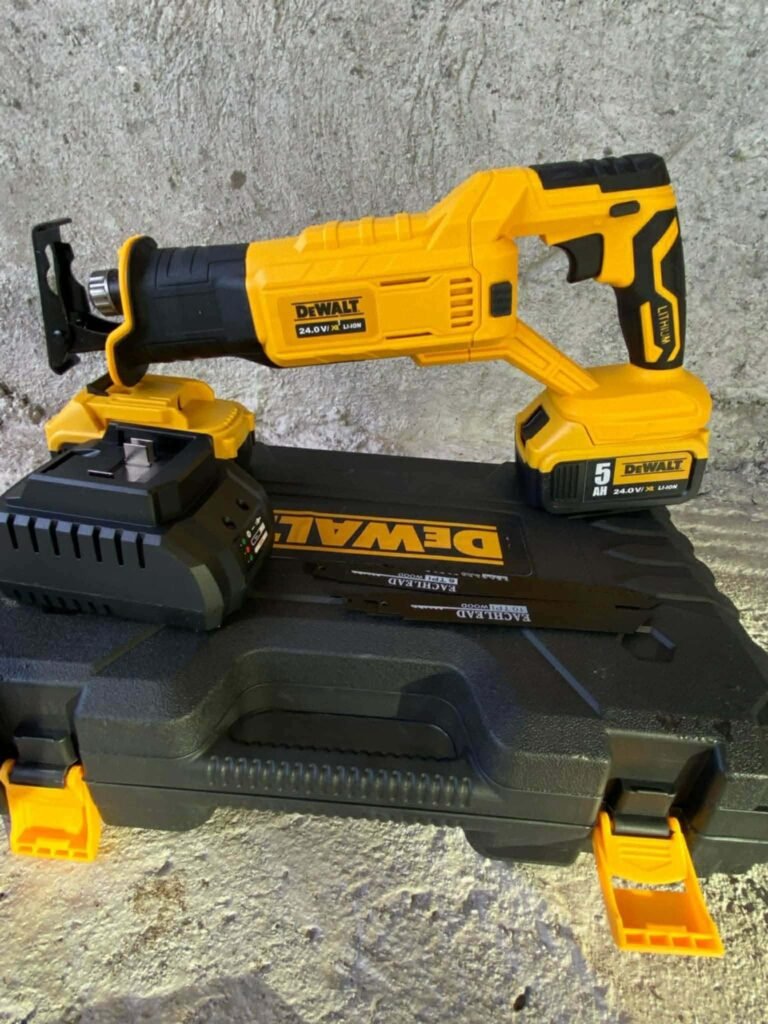Акумулаторен саблен трион Dewalt